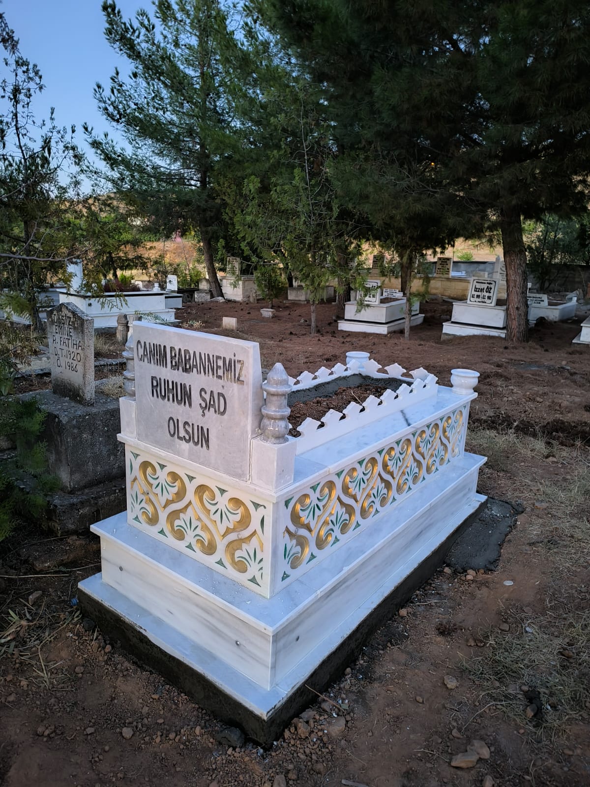 Renkli Laleli İşlemeli Mezar Modeli