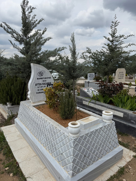 Baklava İşlemeli Mezar Modeli